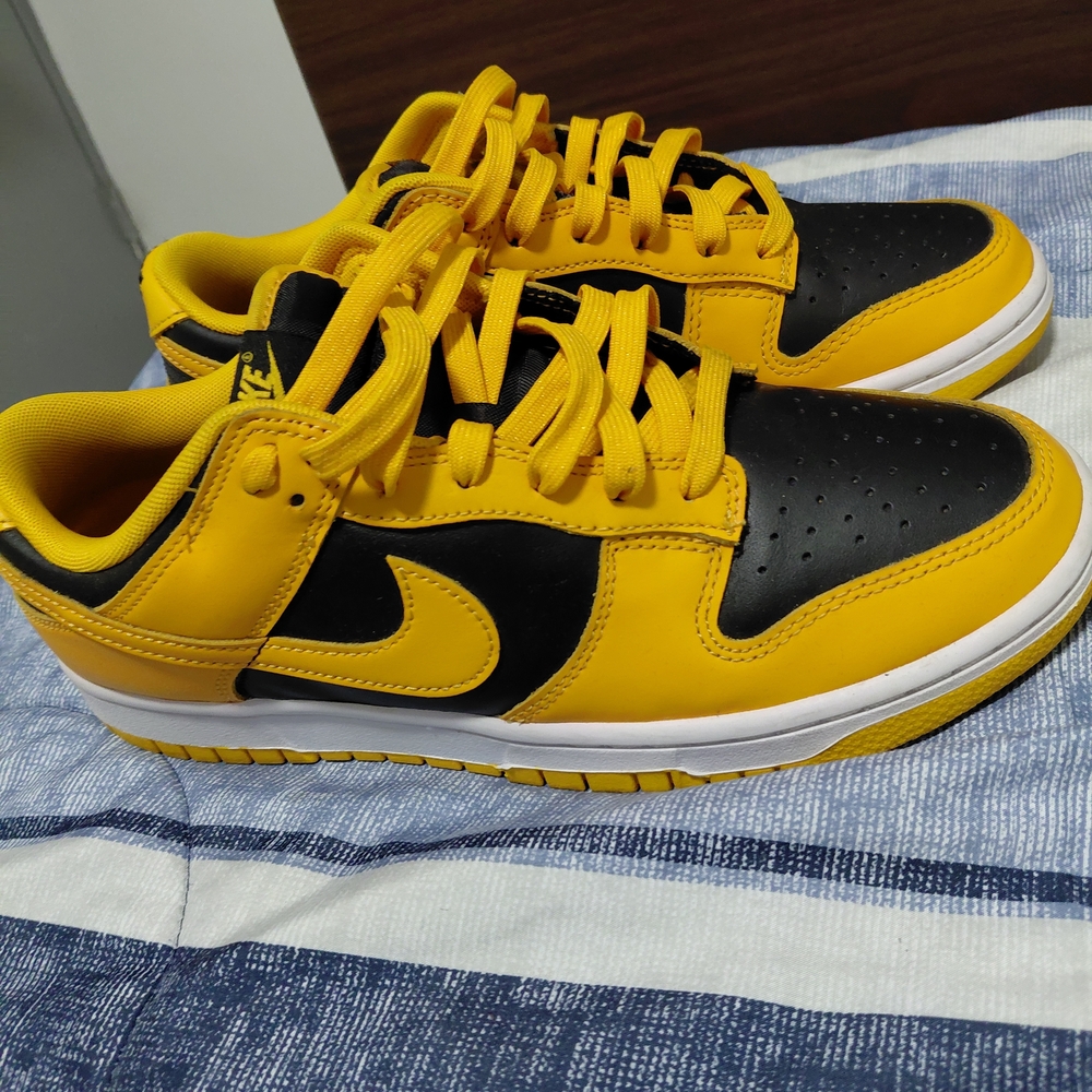 Nike Yellow and Black Men's Sneakers